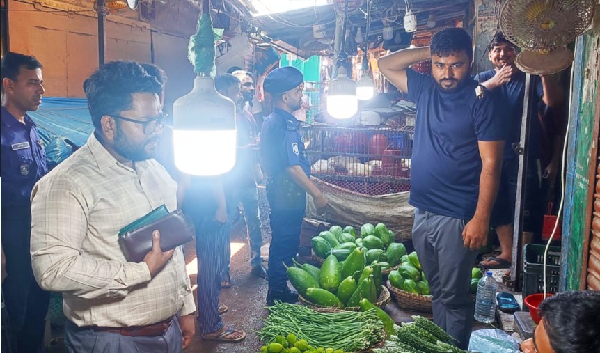 কুমিল্লা নগরীর রাজগঞ্জ বাজারে ভোক্তা অধিকারের অভিযান